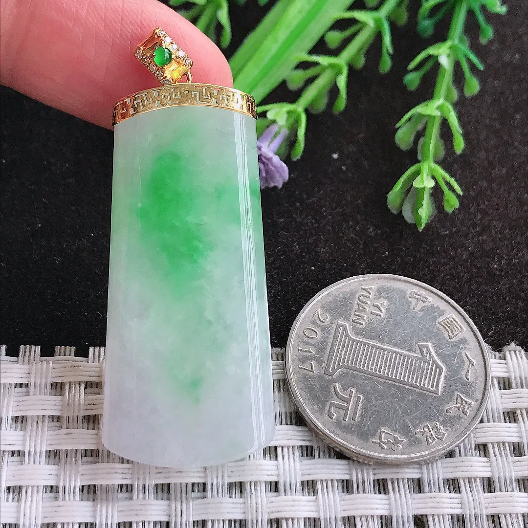 天然A货翡翠41.6/19.4/5.6老坑18k金镶嵌冰润飘阳绿无事牌吊坠翡翠玉挂件