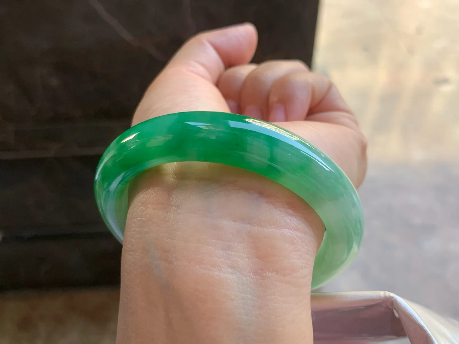 56-11.7-8.6mm
带色手镯 底子细腻 有种有色 上手漂亮