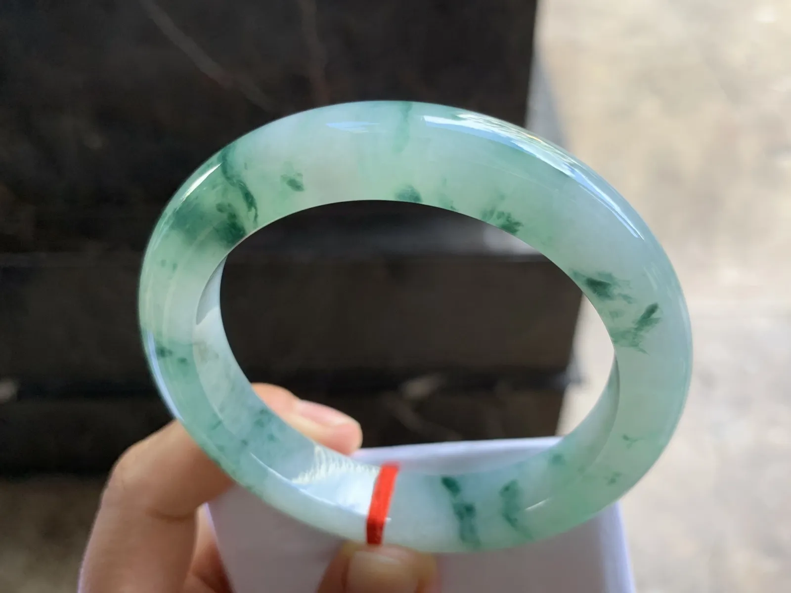 58.5-13-9.7mm
冰种飘花手镯 水润光泽 花色漂亮