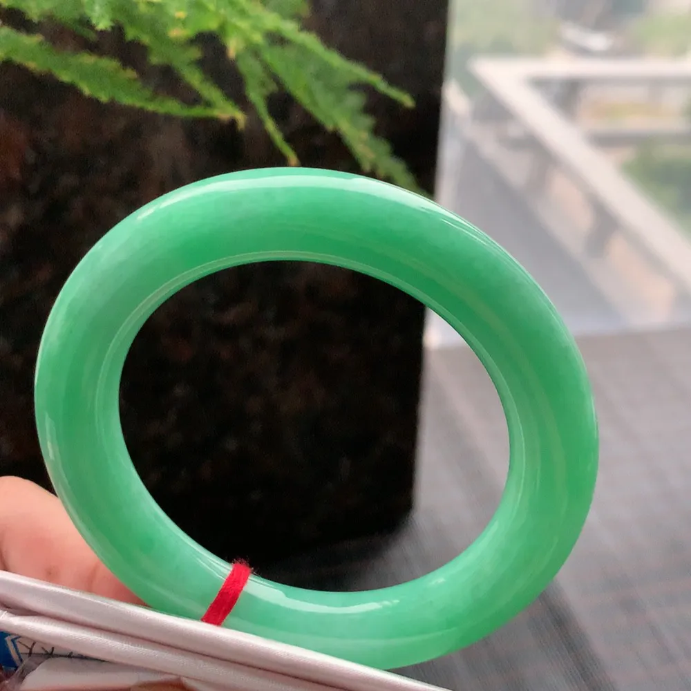 圆条满绿 无瑕 尺寸:55.1/11.2 满色