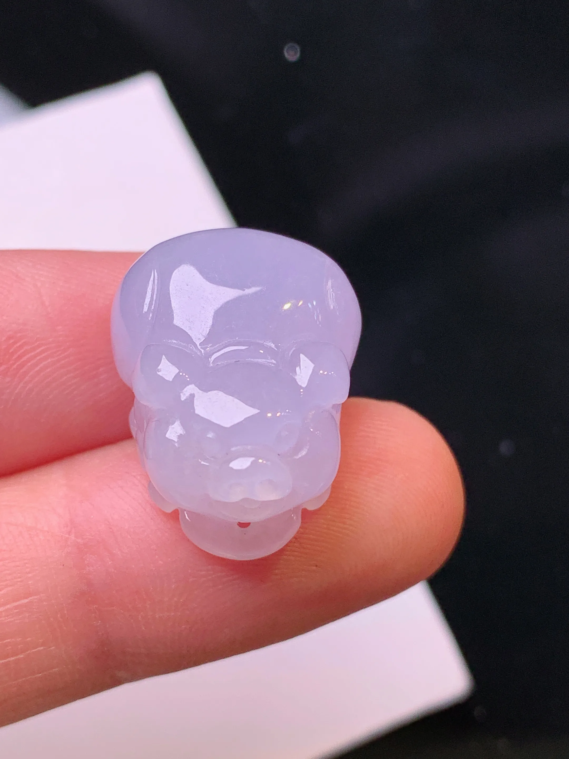 紫罗兰生肖猪吊坠 玉质细腻 色泽清新艳丽 整体尺寸19.8*15*10.5