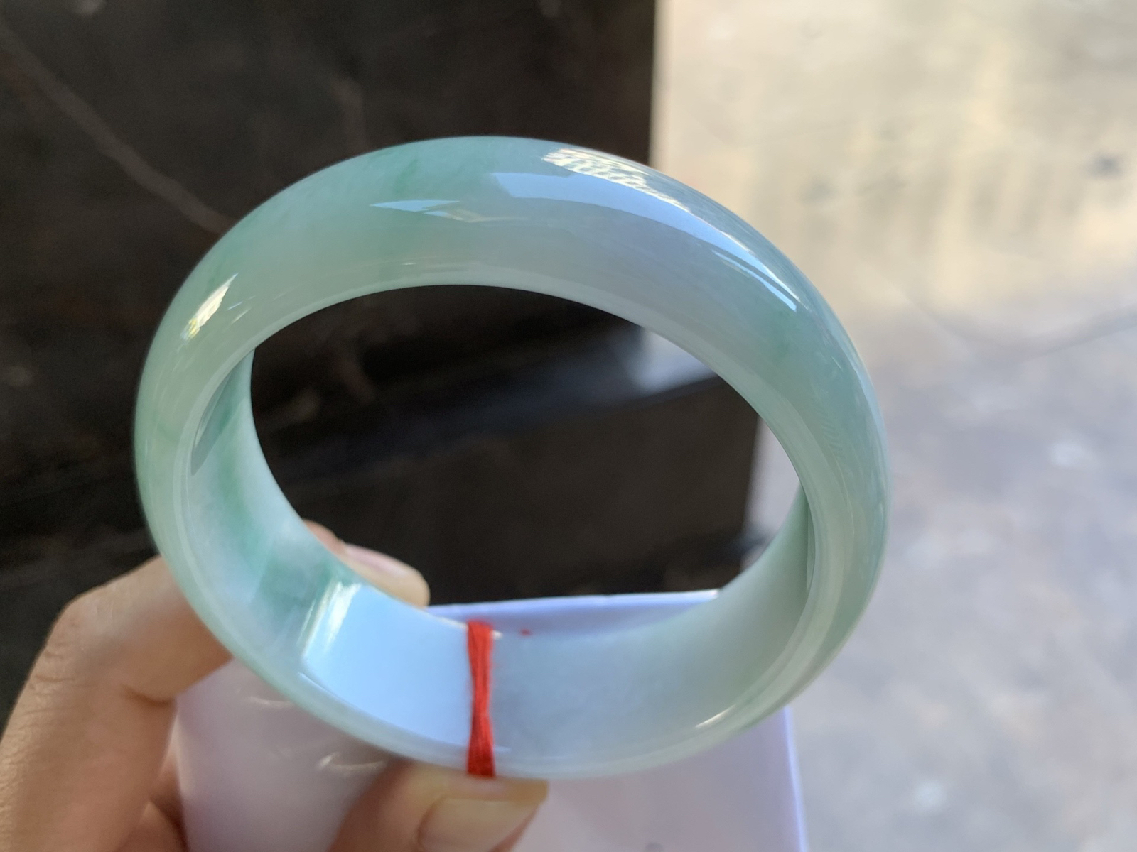 57.5-18.7-7.5mm
宽版飘花手镯 底子细腻 宽版大气