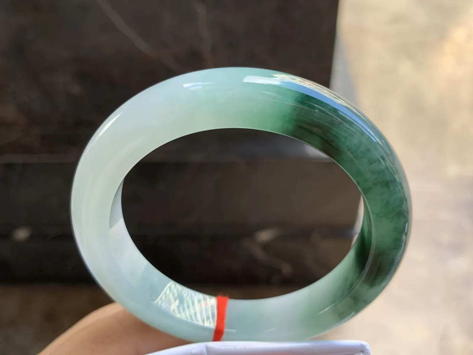 58.5-12.6-9.7mm
飘花手镯 底子细腻 花色浓郁