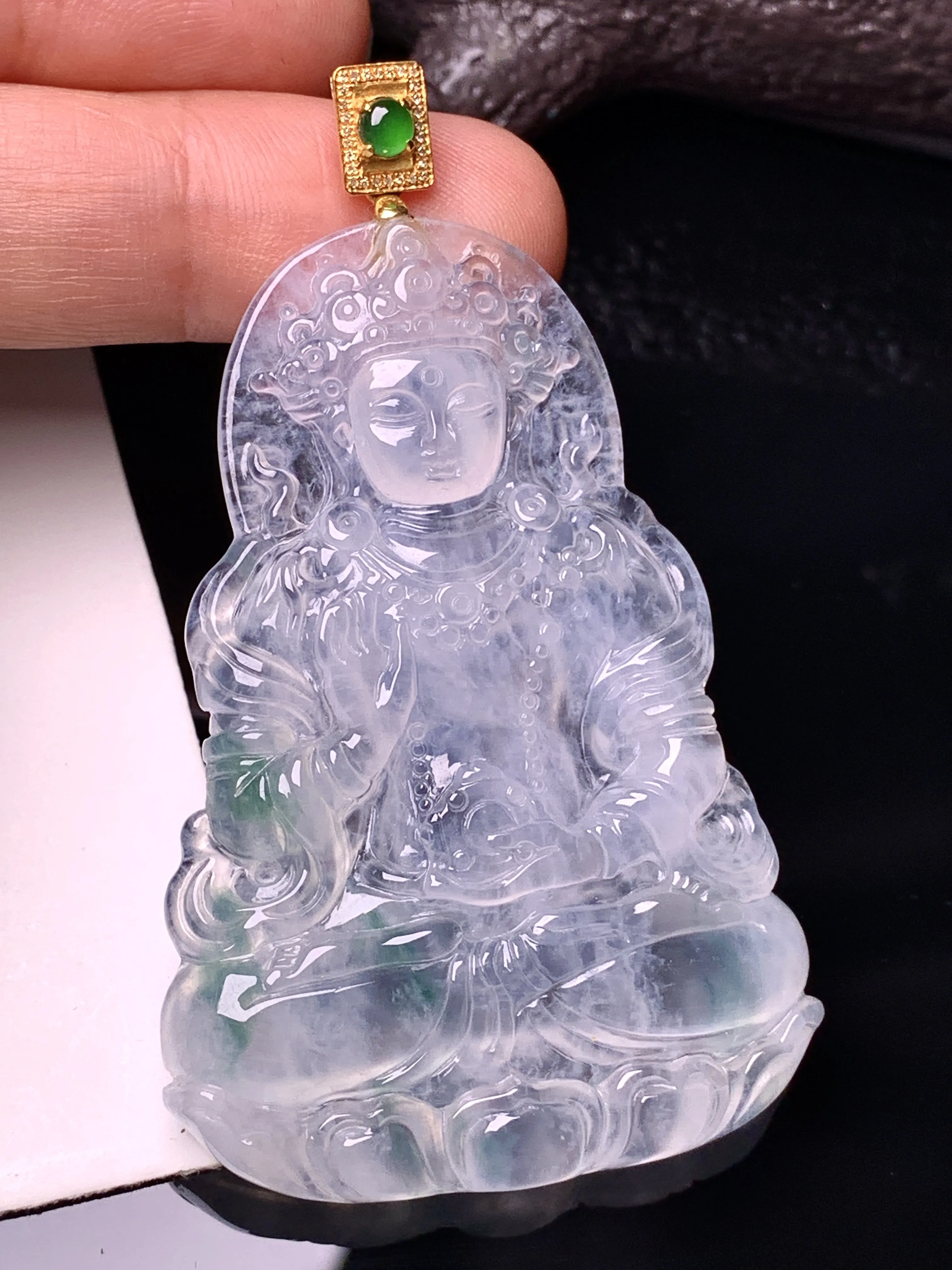 18k金镶嵌冰种度母观音菩萨吊坠 玉质细腻 色泽清新艳丽 整体尺寸64.6*38*5.6