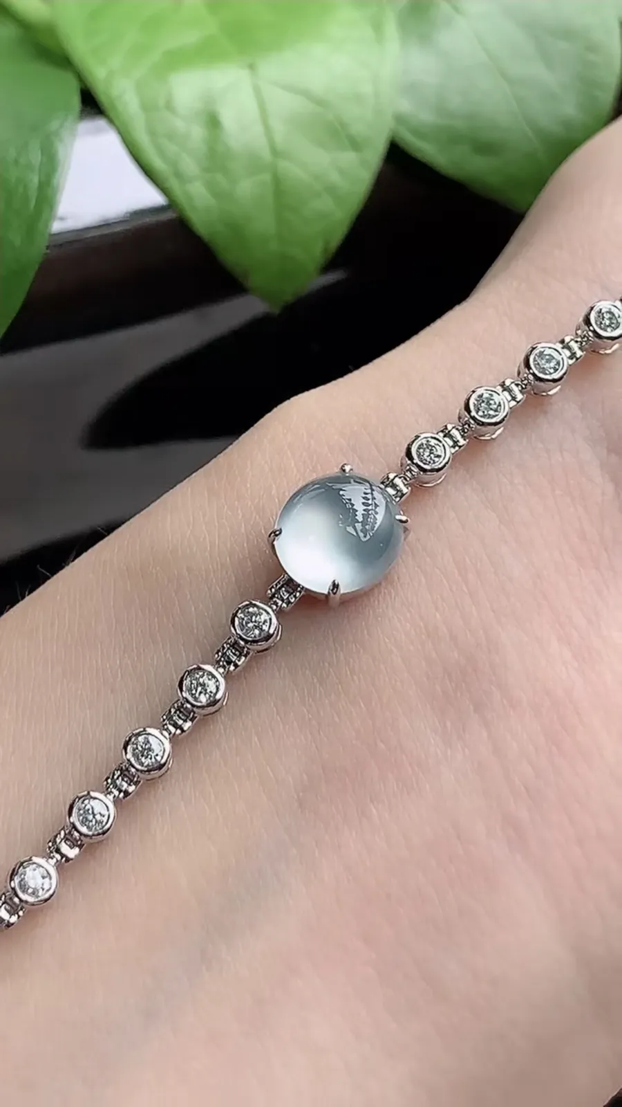 a货翡翠老坑高冰种18K金伴钻镶嵌白月光蛋面手链 尺寸8.3×7.5×5.6mm 重量9.18g 1204