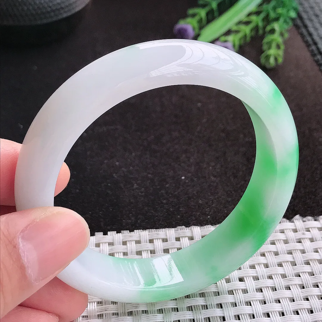 天然A货翡翠57/14.2/8.5老坑冰润起胶白底青飘阳绿手镯宽边玉手镯