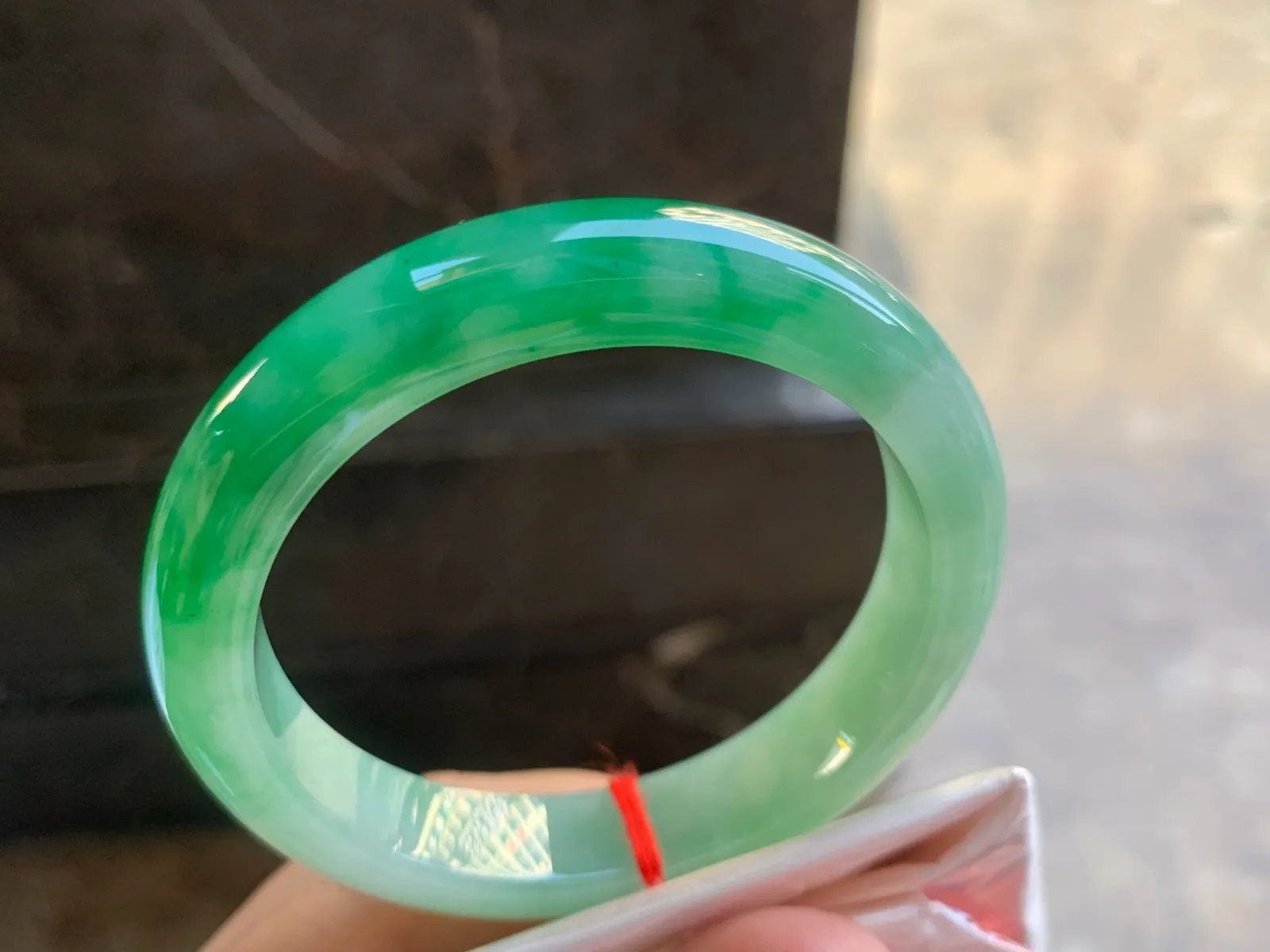 56-11.7-8.6mm
带色手镯 底子细腻 有种有色 上手漂亮