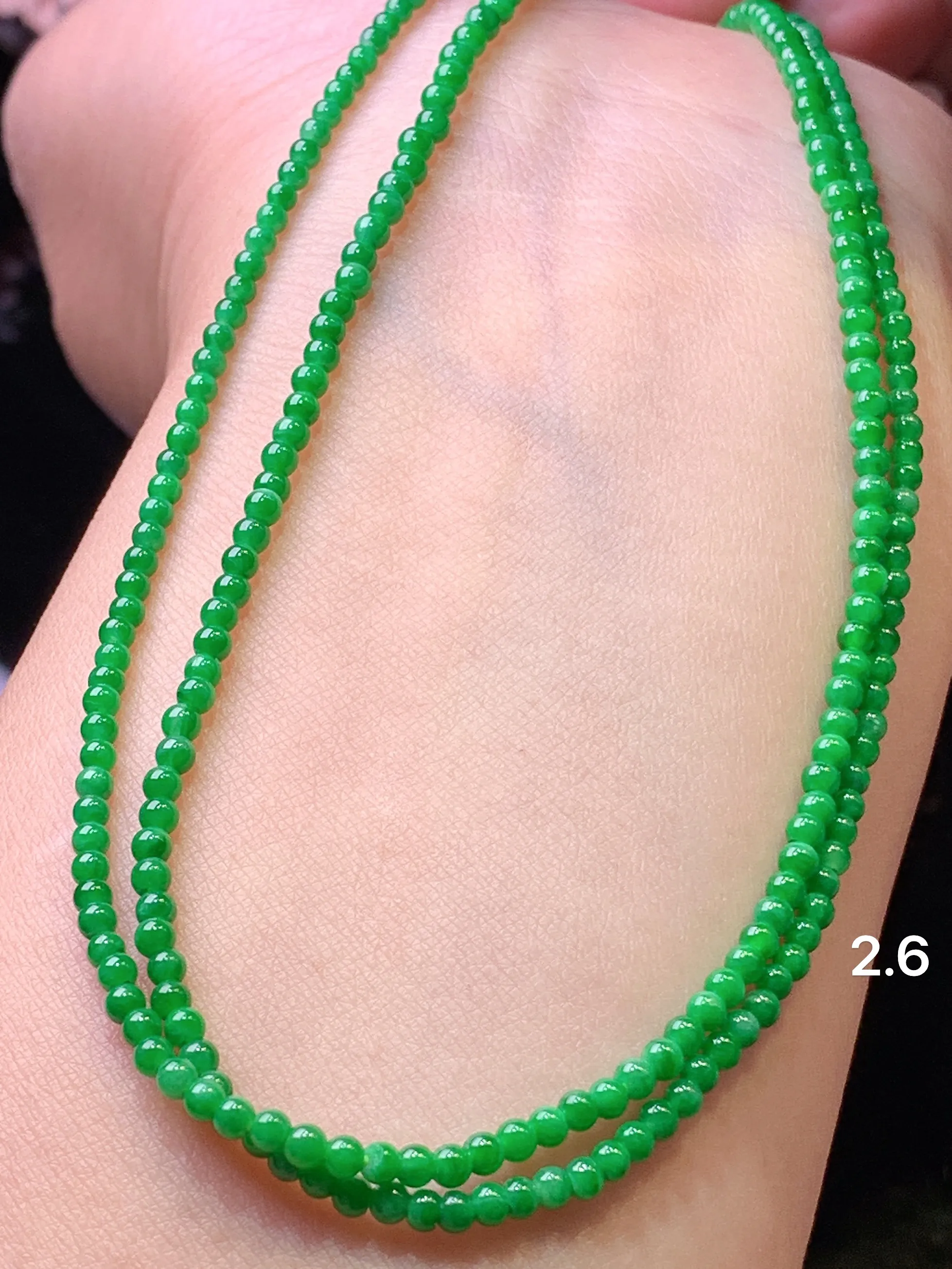 满绿圆珠项链吊坠 玉质细腻 色泽清新艳丽 整体尺寸2.6