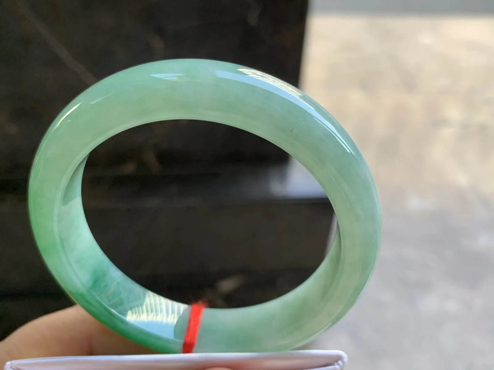 56-12.6-8.2mm
带色手镯 底子细腻 颜色辣绿