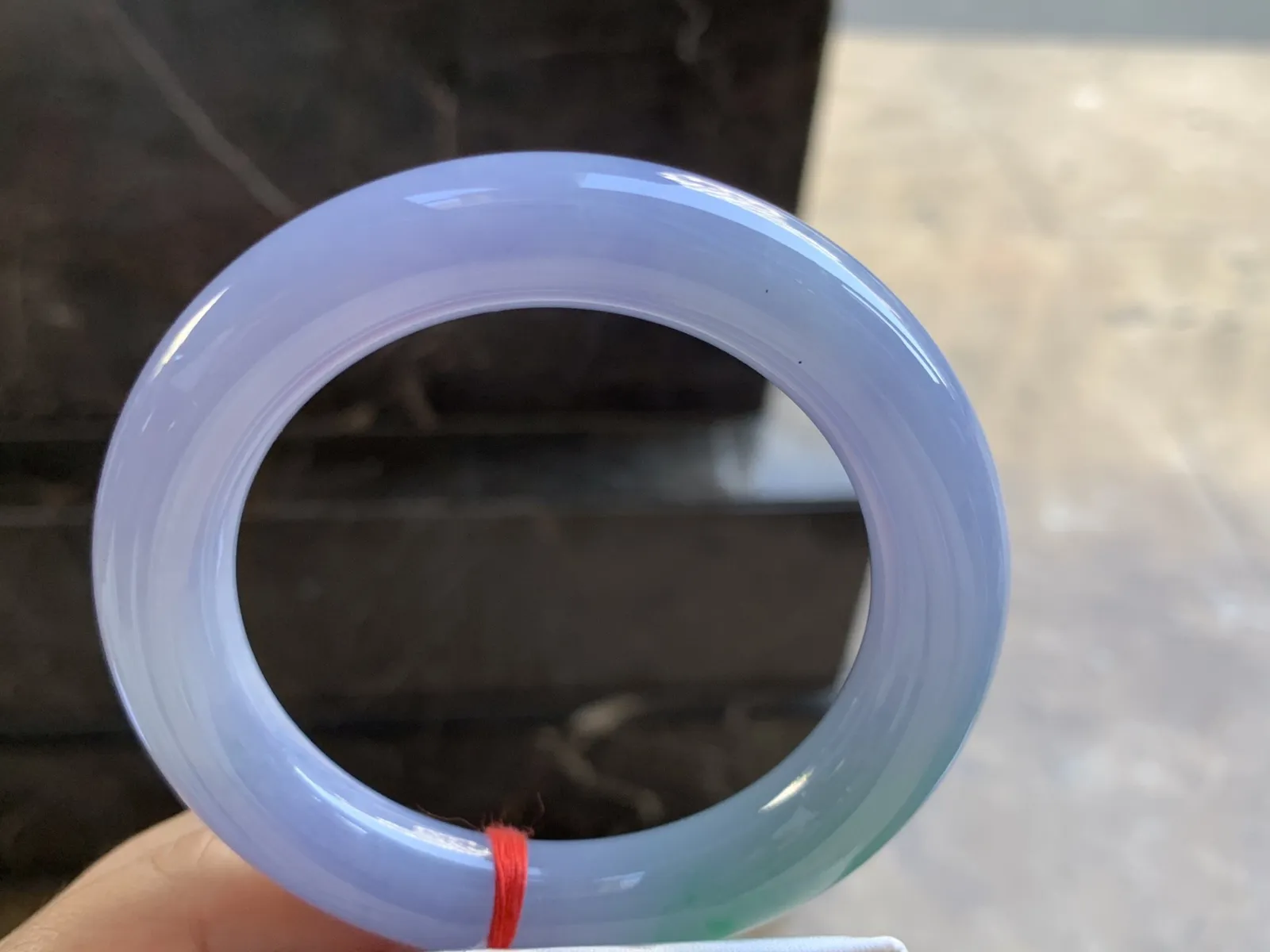 55.5-12mm
春彩圆条手镯 底子细腻
颜色浓郁漂亮