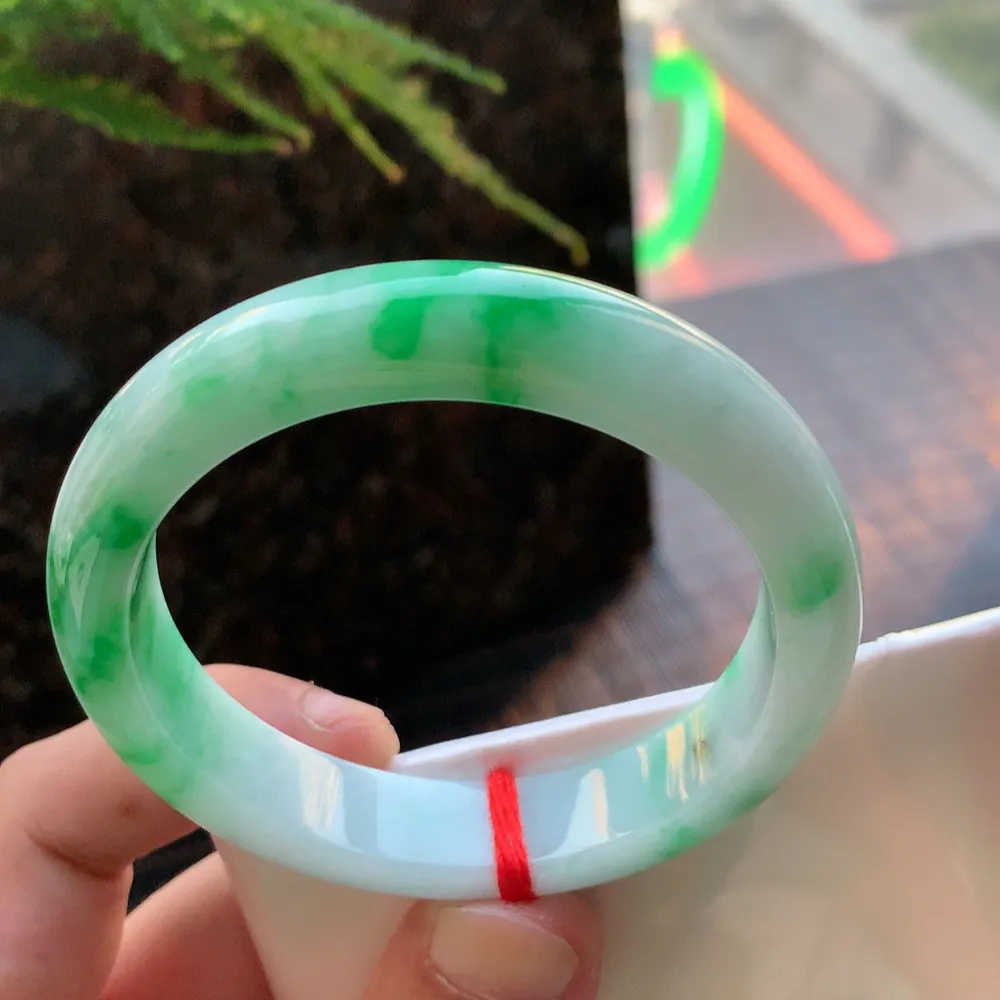 正圈冰糯阳绿 无瑕 尺寸:56.6/12.6/8.4 色好