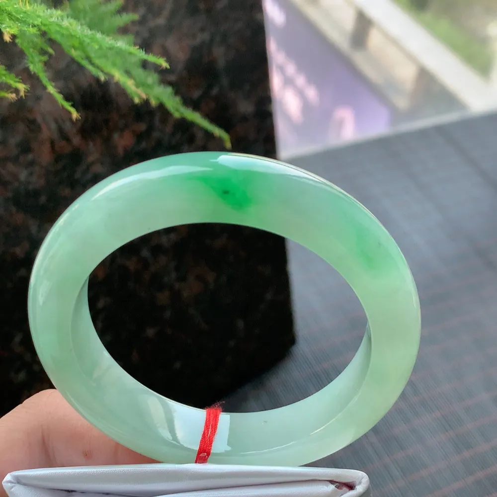 正圈高冰阳绿 无瑕 尺寸:57.5/13.3/7.1 种色兼备