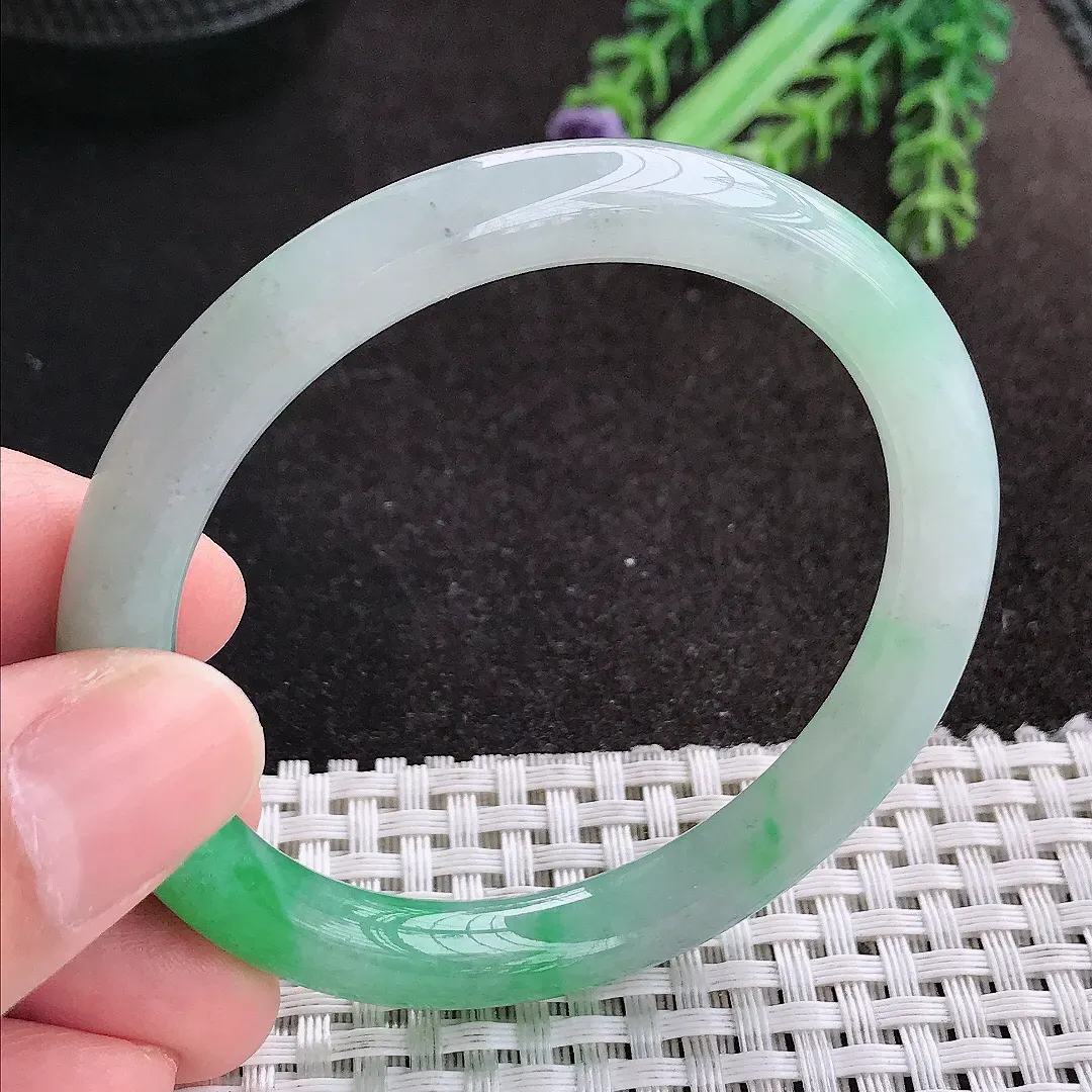 天然A货翡翠52.5/8.2/7.8老坑冰润飘阳绿圆条手镯玉手镯