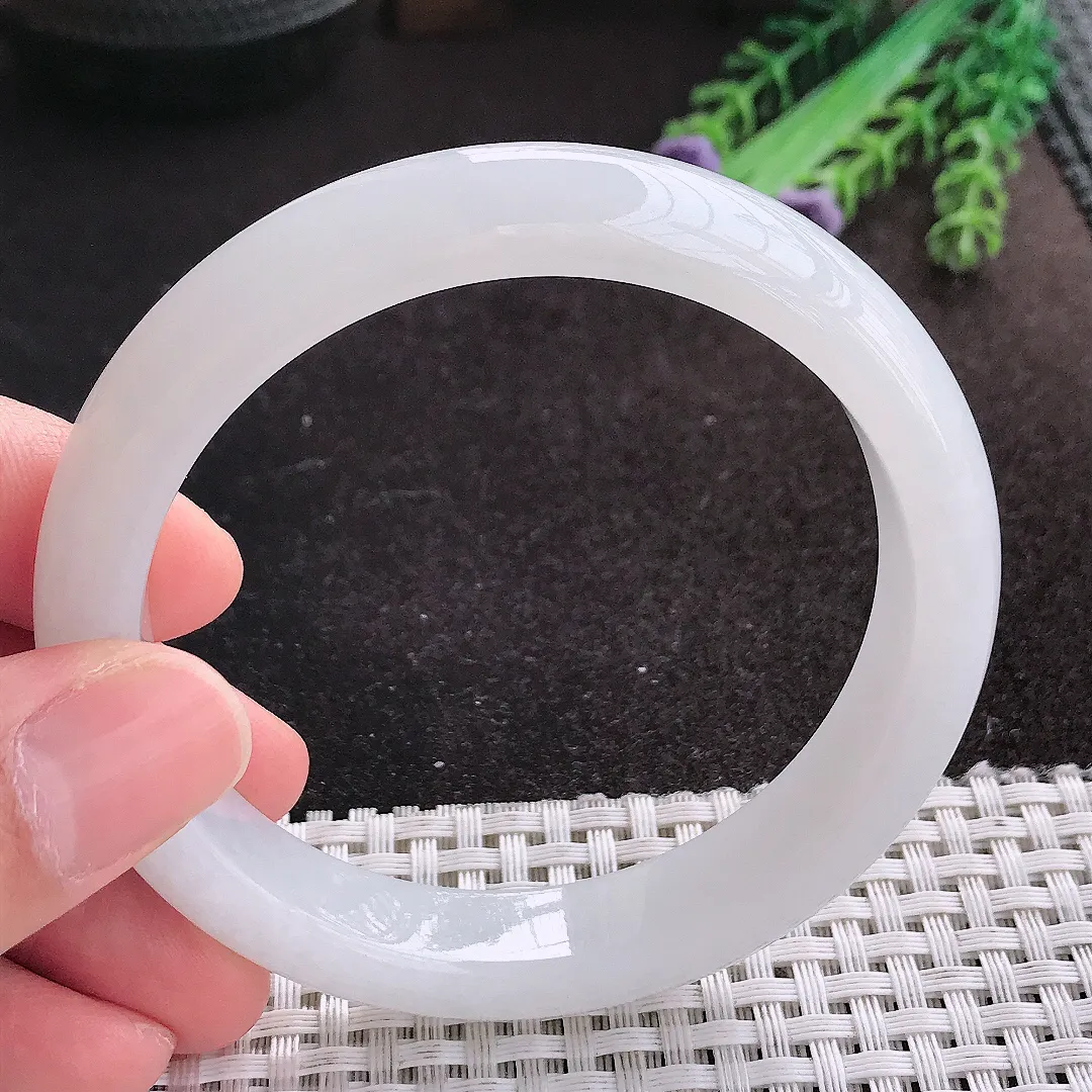 天然A货翡翠59/12/8.4老坑秀气冰润月光白手镯宽边玉镯