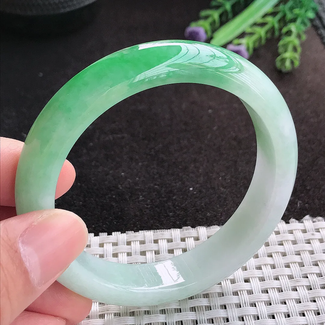 天然A货翡翠56.5/12.9/8.3老坑精美飘阳绿手镯宽边玉手镯