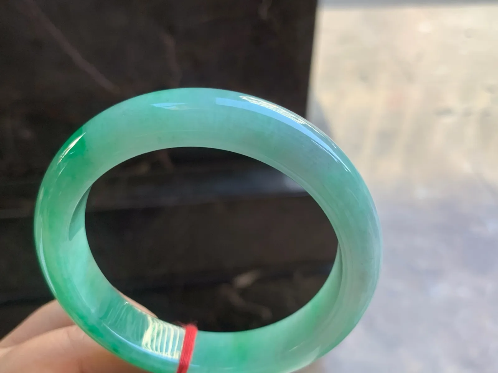 59-13.2-9mm
带色手镯 底子细腻 颜色漂亮 大圈口