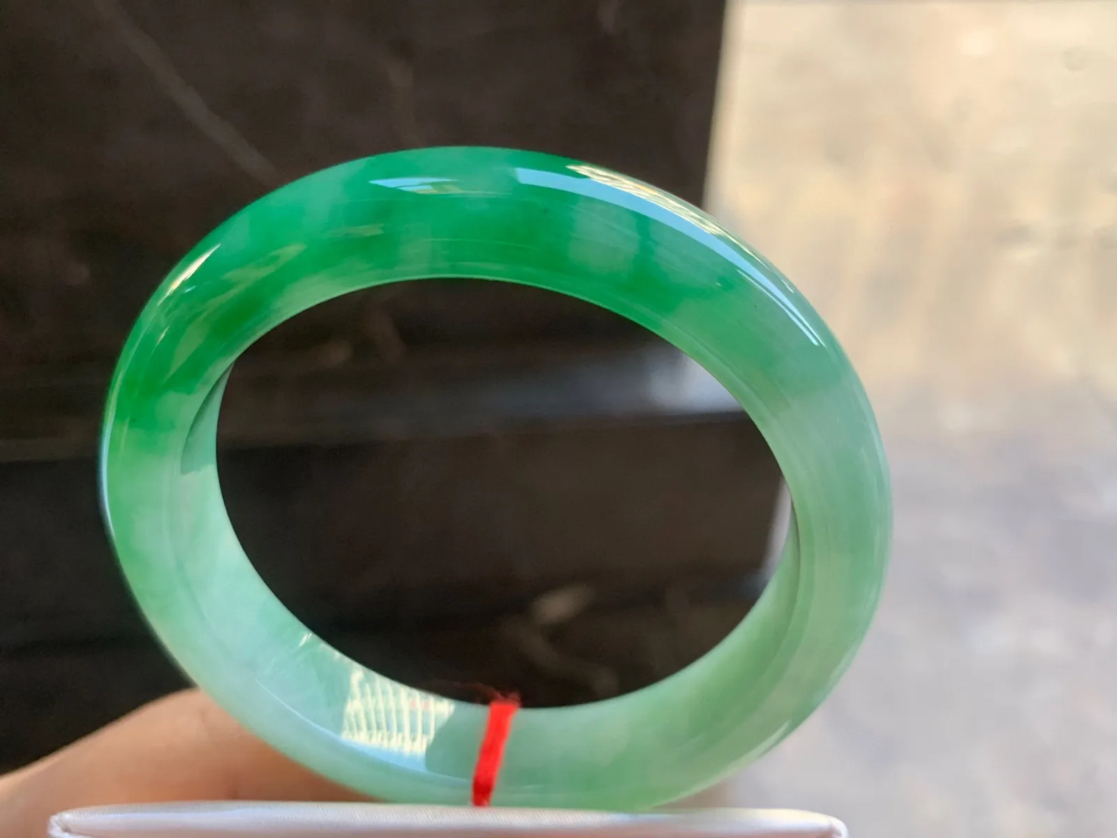 56-11.7-8.6mm
带色手镯 底子细腻 有种有色 上手漂亮