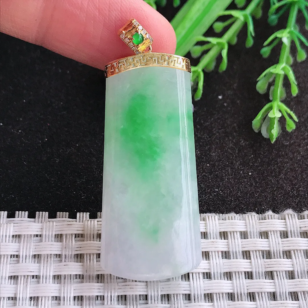 天然A货翡翠41.6/19.4/5.6老坑18k金镶嵌冰润飘阳绿无事牌吊坠翡翠玉挂件