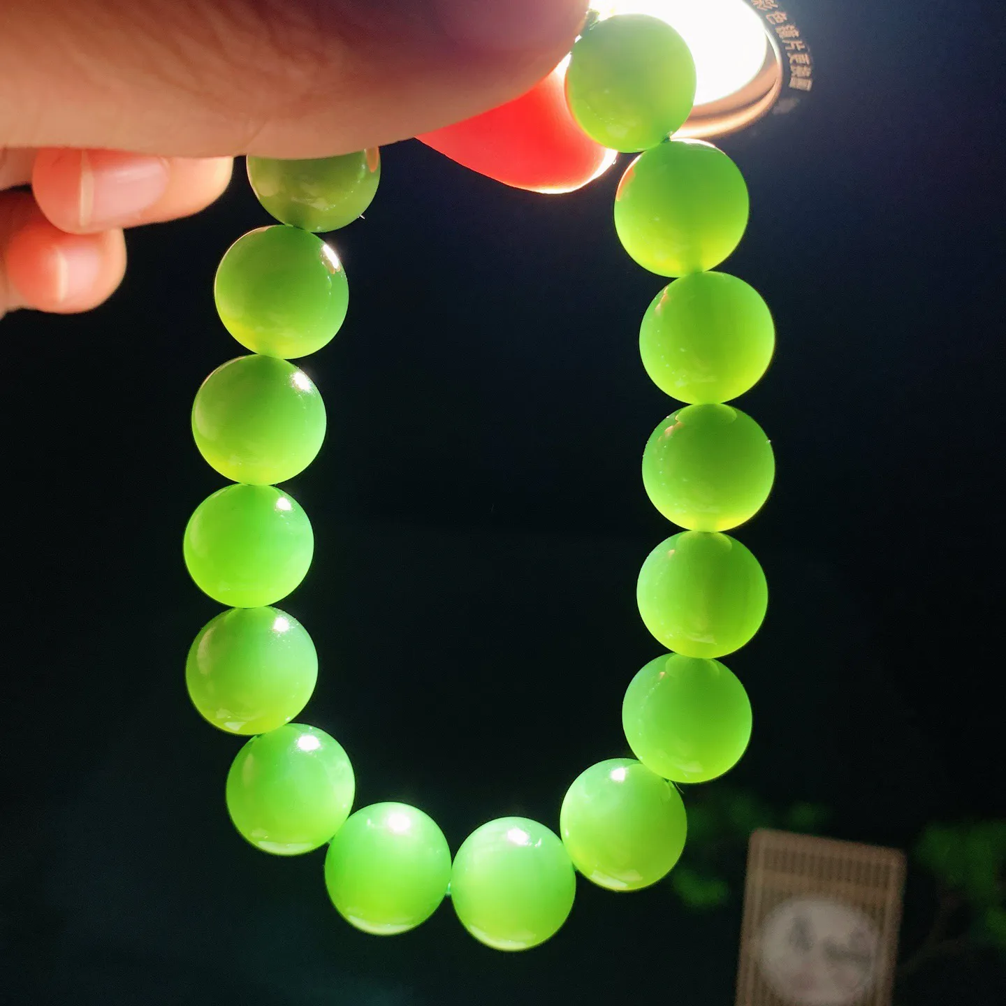 和田玉菠菜绿猫眼俄罗斯碧玉手串。单颗尺寸12！玉质细腻油润。手推出油。佩戴高端典雅。lt251203