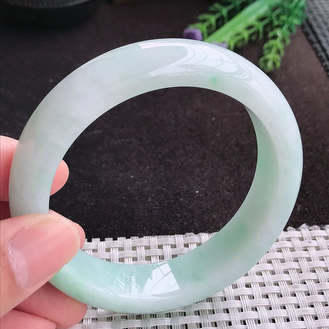 天然A货翡翠59/15.5/9.2老坑冰润浅绿色轮胎手镯宽边玉手镯