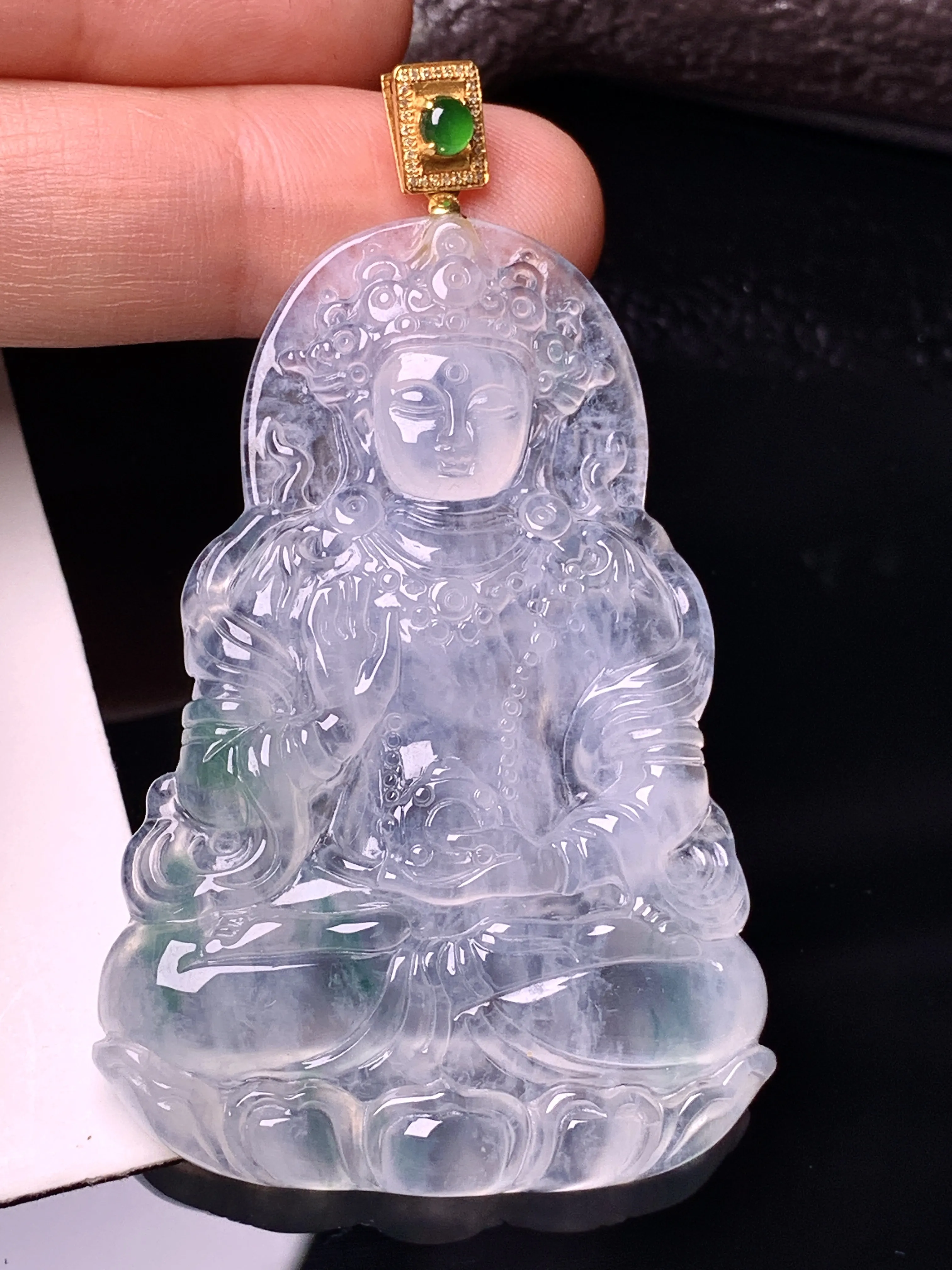 18k金镶嵌冰种度母观音菩萨吊坠 玉质细腻 色泽清新艳丽 整体尺寸64.6*38*5.6