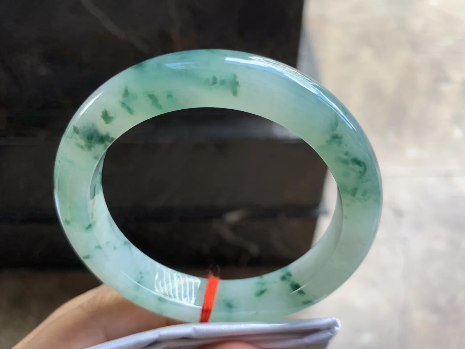 58.5-13-9.7mm
冰种飘花手镯 水润光泽 花色漂亮