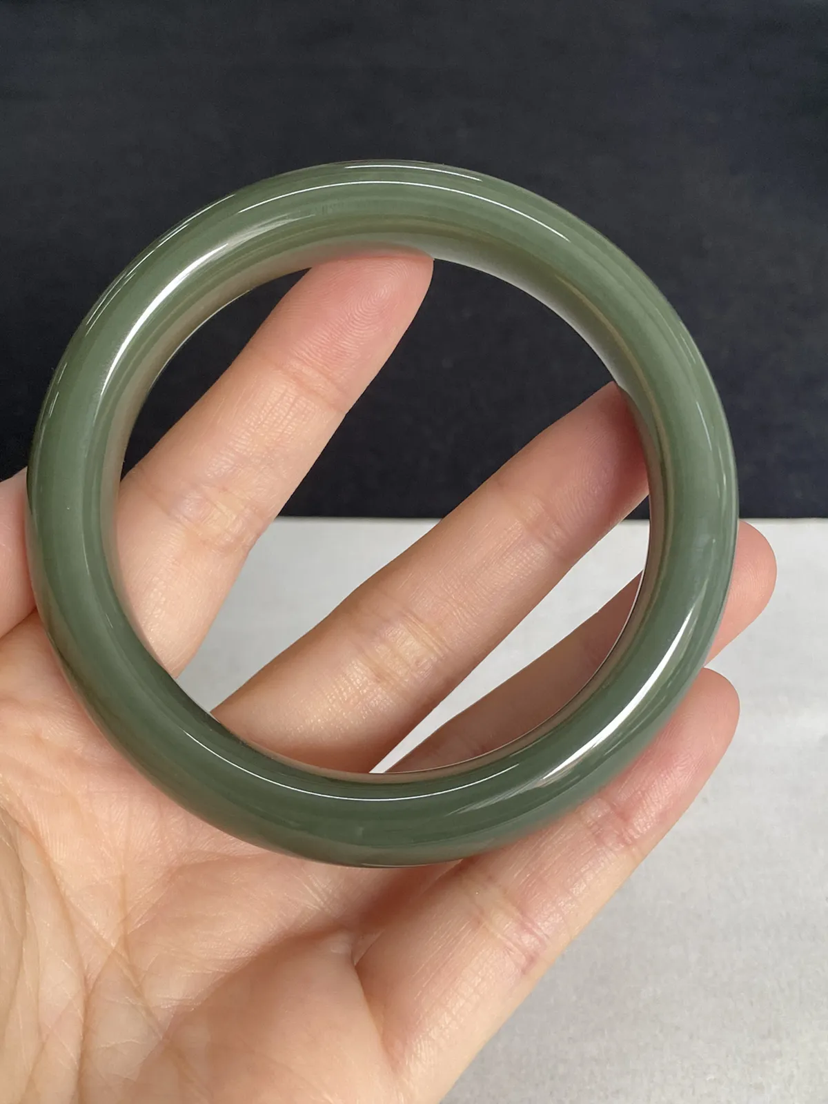 正圈56.9圈口，和田玉手镯