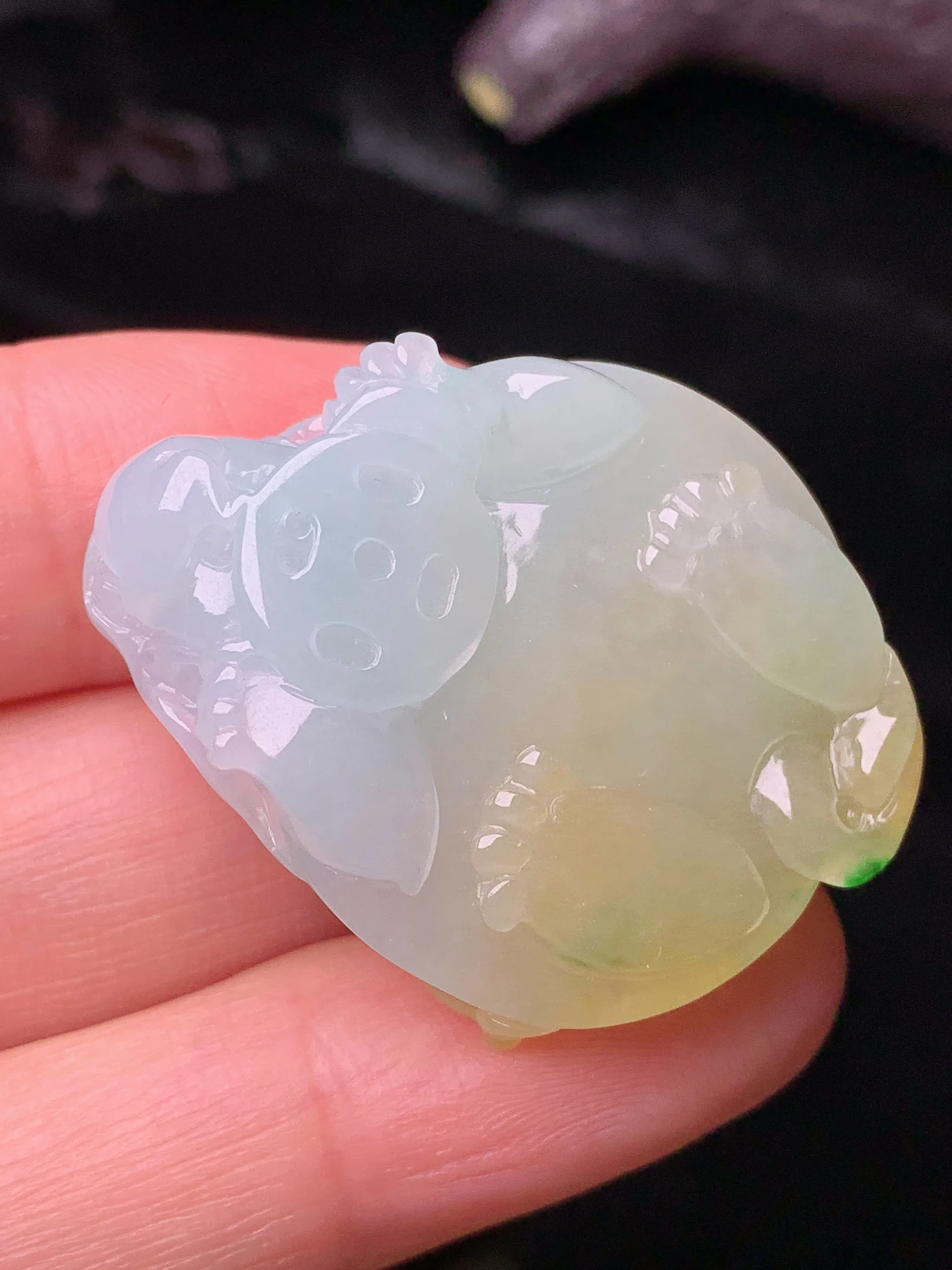 飘黄翡龙龟吊坠 玉质细腻 色泽清新艳丽 整体尺寸34.8*26.6*14