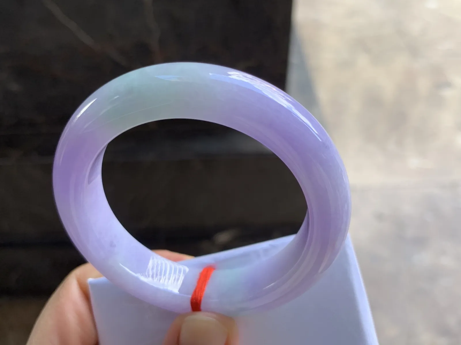 50.5-12.2-9.4mm
春彩手镯 底子细腻 颜色浓郁漂亮 小手捡漏