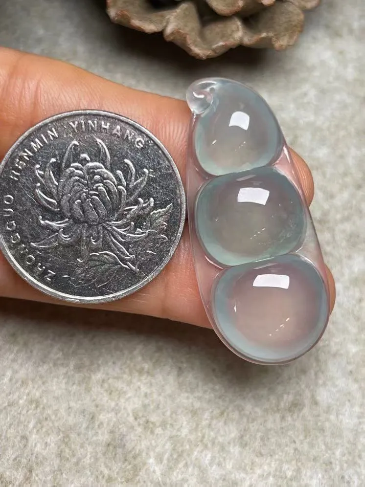 冰种【福豆】吊坠，种水好，玉质细腻 ，卖相好