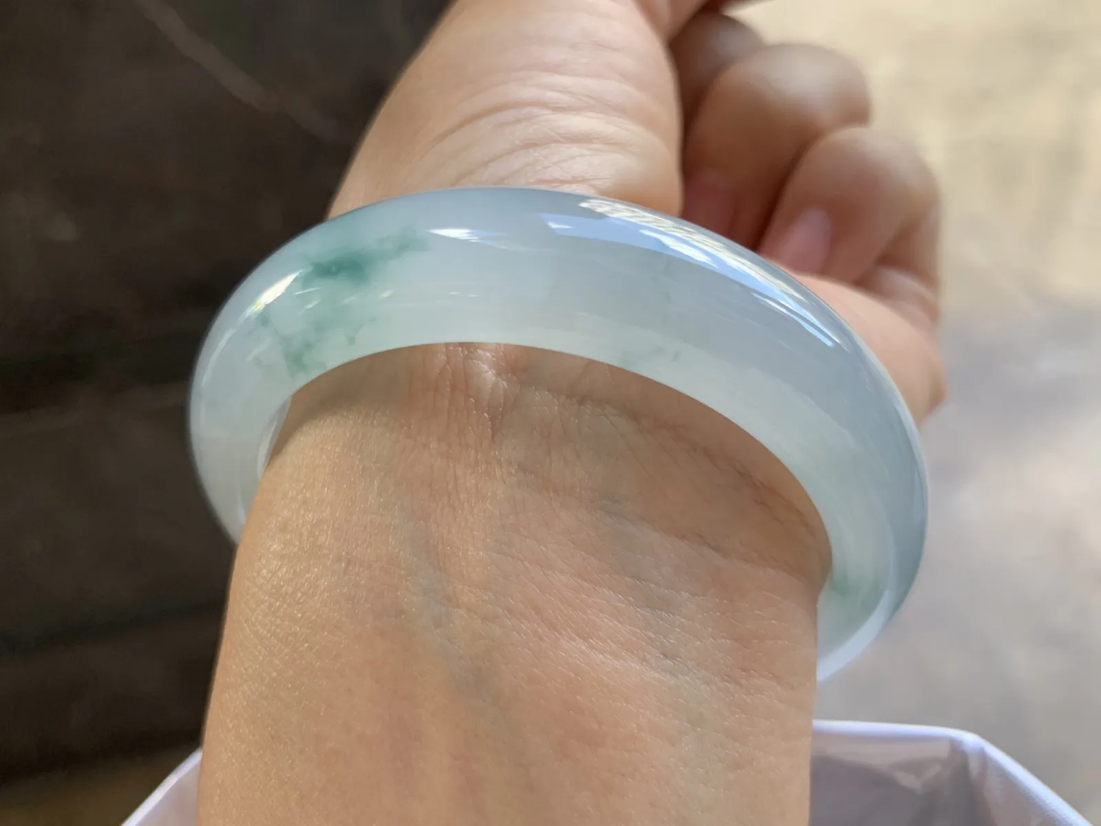 53-13-8mm
冰种飘花手镯 水润光泽 花色清爽