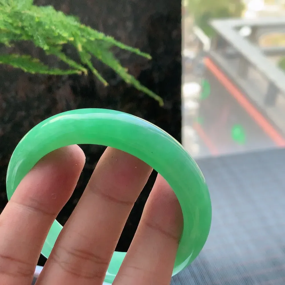 正圈满绿 无瑕 尺寸:54.1/13.2/8.2 满色