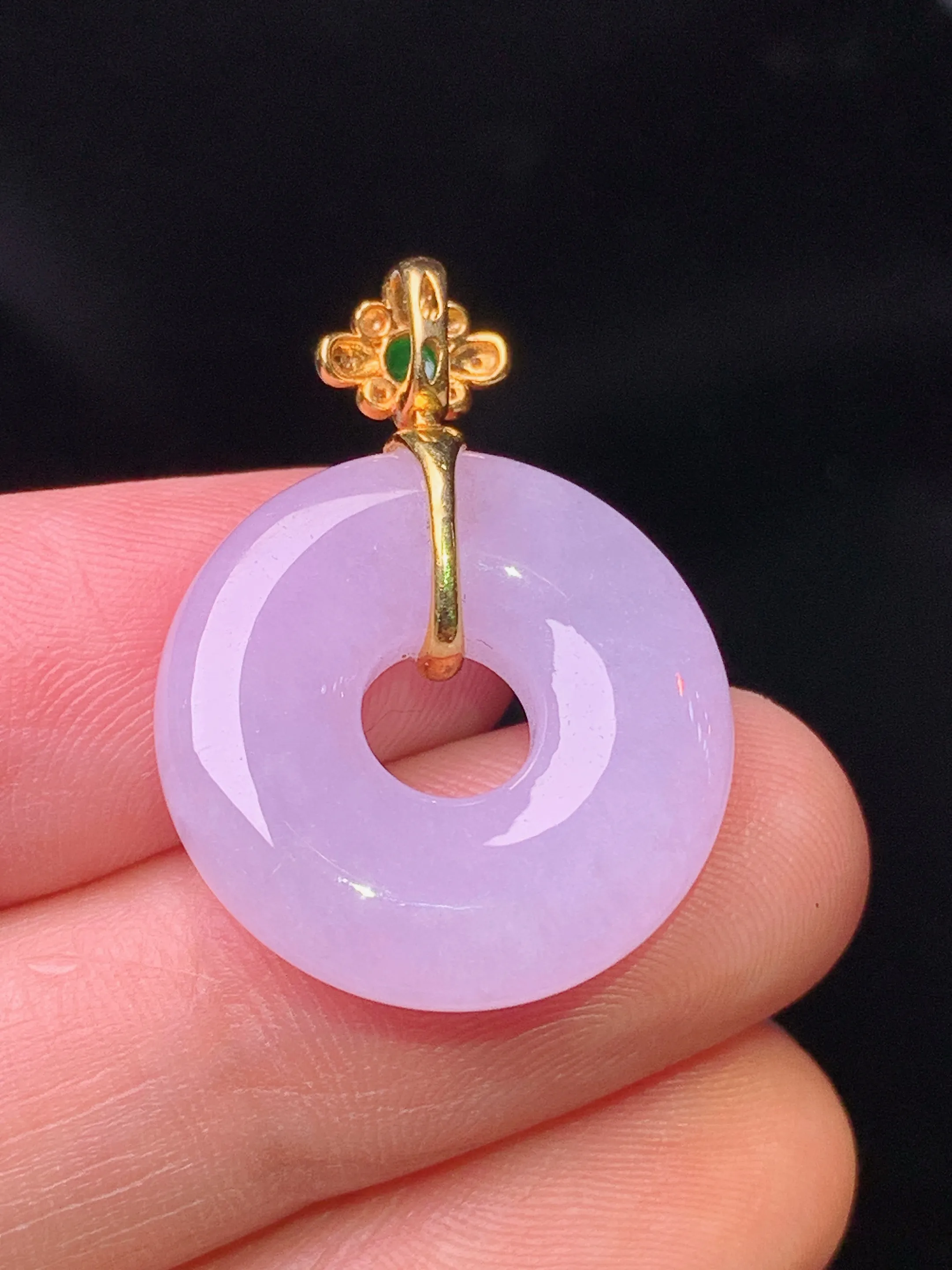 18k金钻镶嵌紫罗兰平安环吊坠 玉质细腻 色泽清新艳丽 整体尺寸27.5*20*5.2