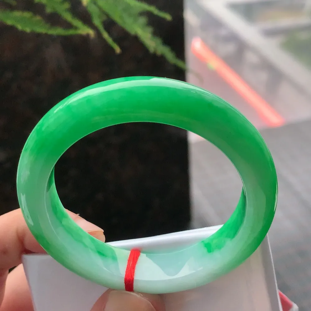 正圈一大圈阳绿 微纹 尺寸:50.4/11.8/8.3 色好