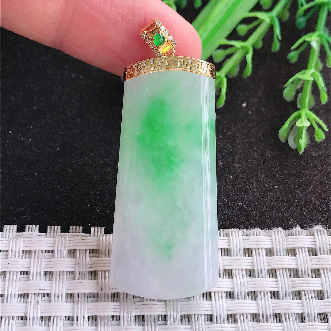 天然A货翡翠41.6/19.4/5.6老坑18k金镶嵌冰润飘阳绿无事牌吊坠翡翠玉挂件