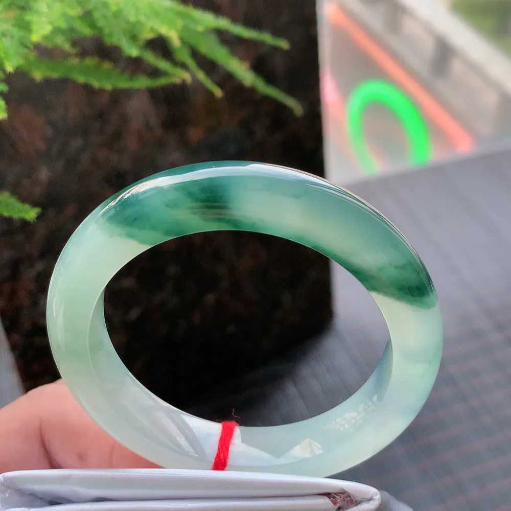 正圈高冰飘花 无瑕 尺寸:52.7/11.1/9.2 花美 种水好🥰🥰