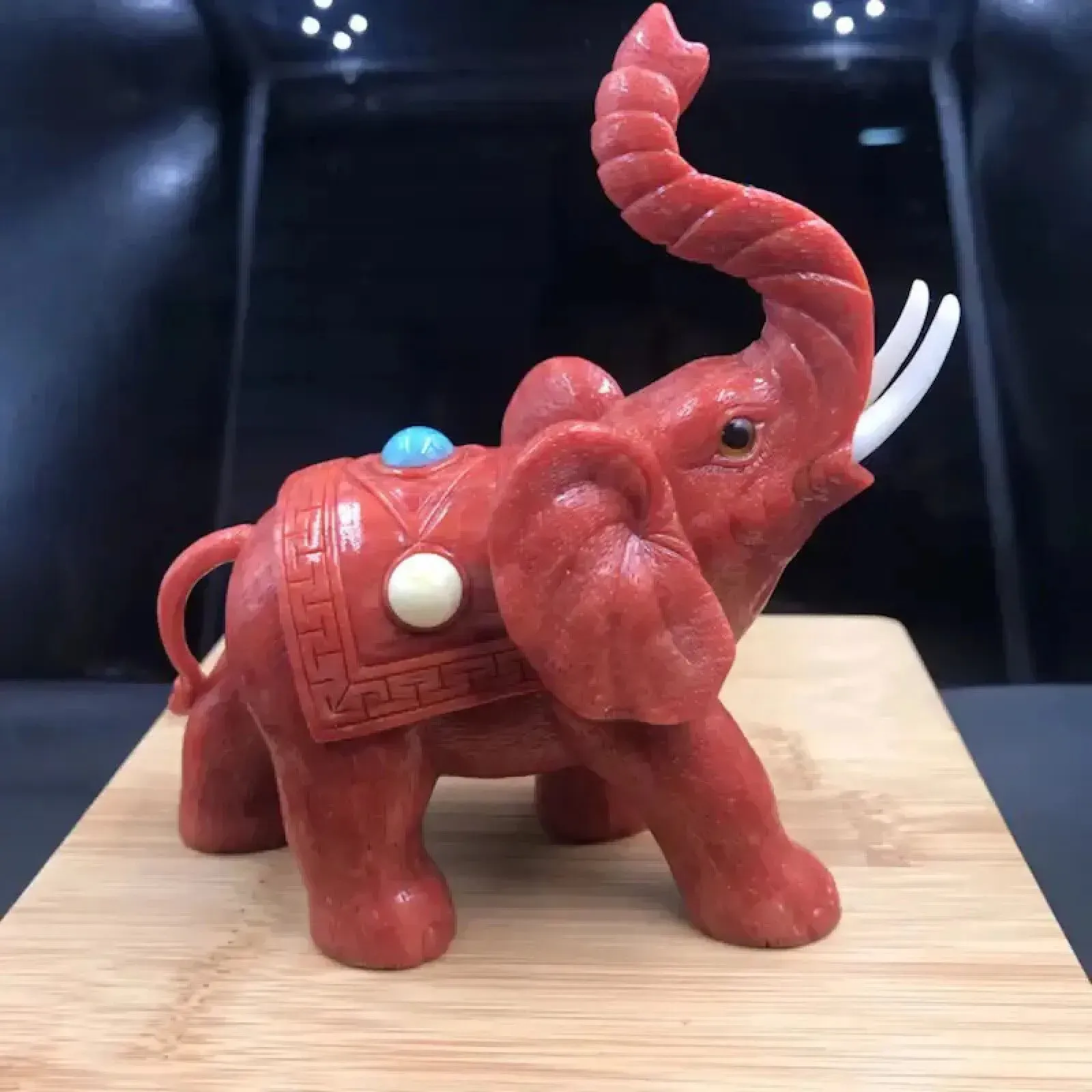 【红珊瑚大象摆件】意大利产地，沙丁材料，采用台湾拼接工艺，精心选料，精心雕刻，天然蜜蜡绿松点缀，象牙