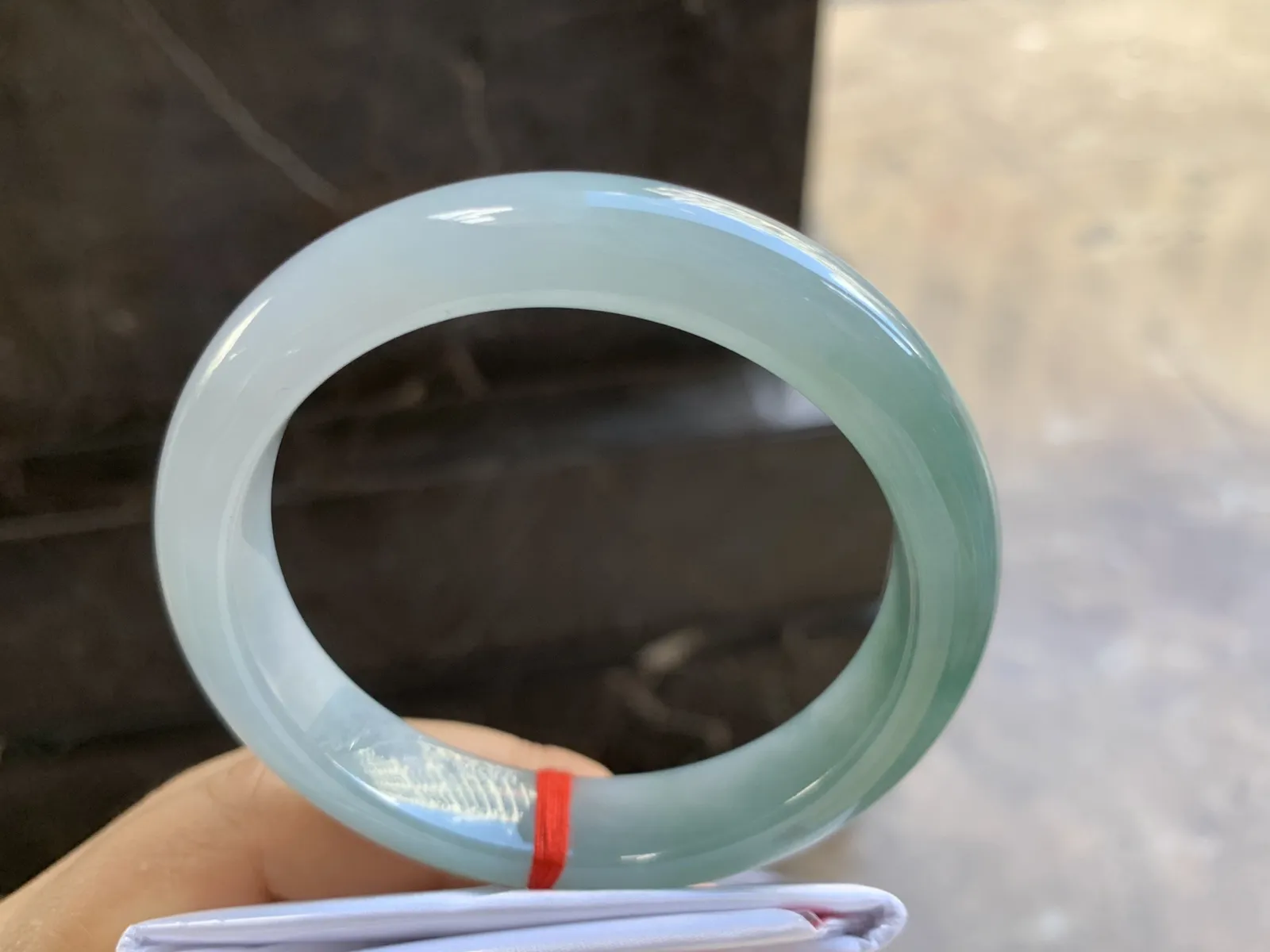 56.5-12.5-8.8mm
油青手镯 底子细腻 水润