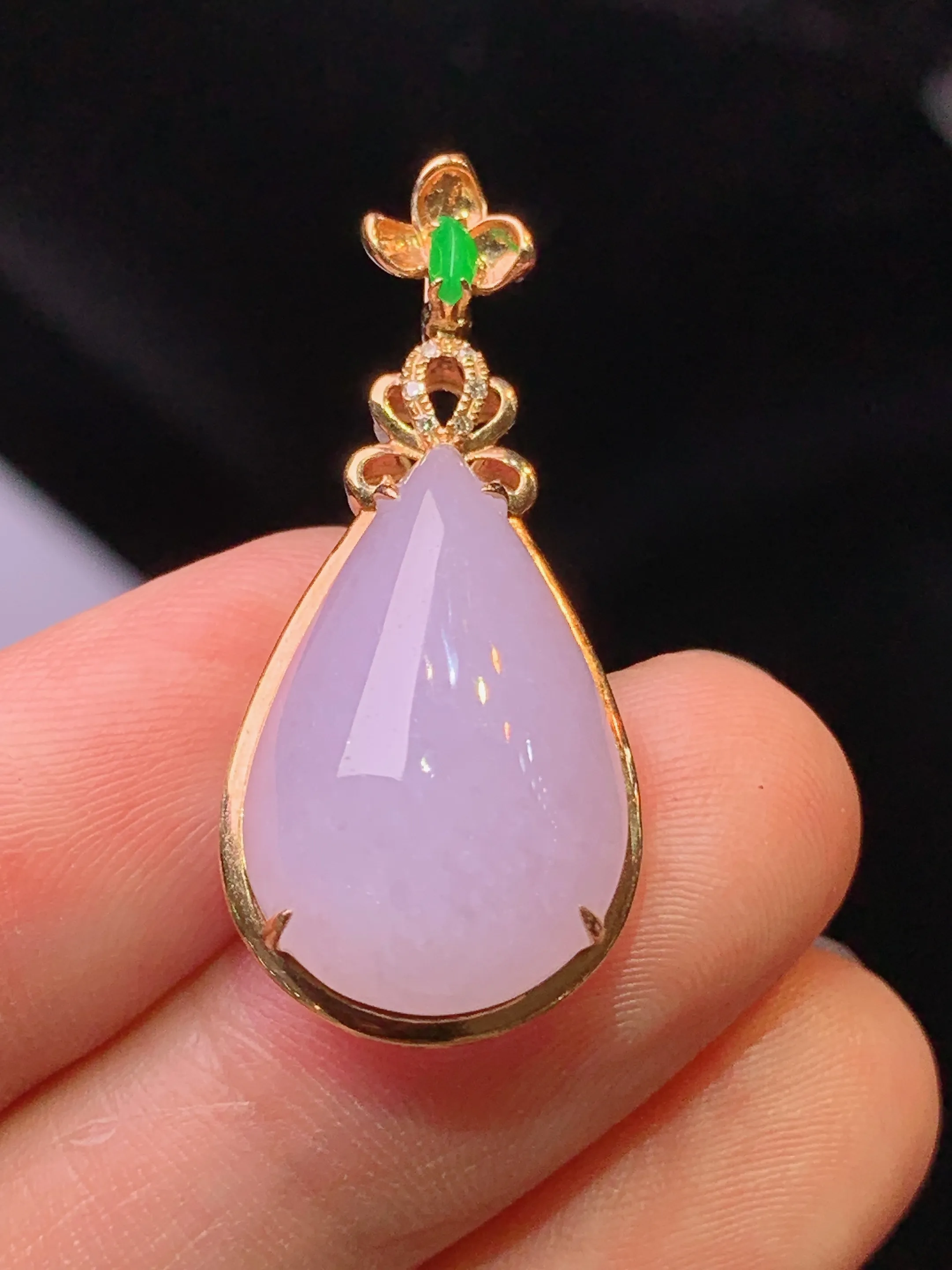 18k金钻镶嵌紫罗兰水滴吊坠 玉质细腻 色泽清新艳丽 整体尺寸32*14.7*8.5