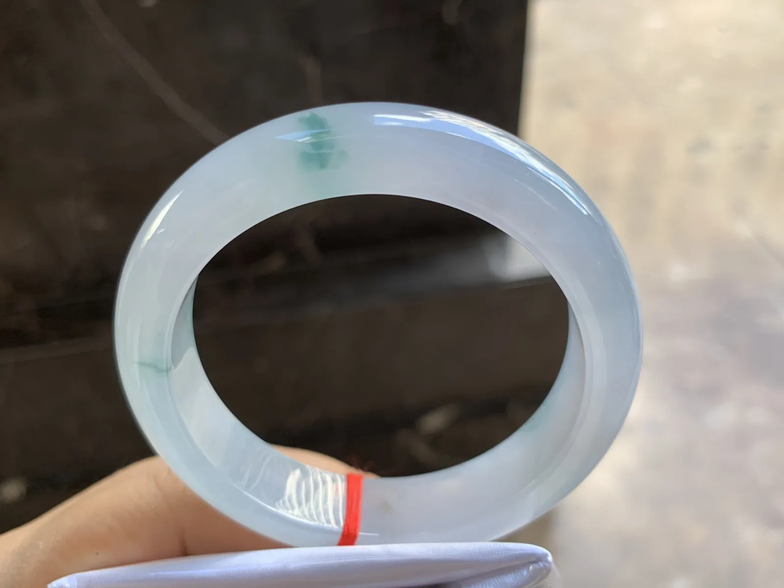 55-13.4-9mm
冰种飘花手镯 冰透莹润 花色灵动