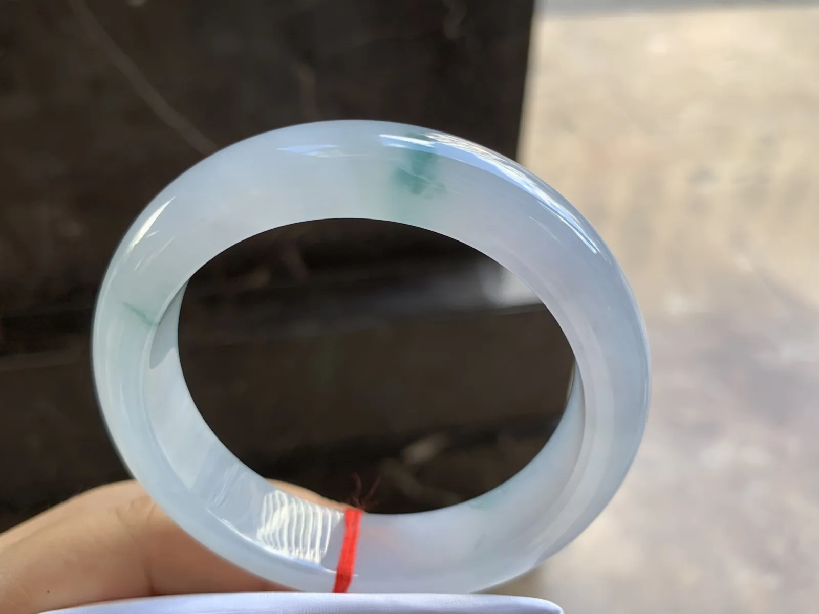 55-13.4-9mm
冰种飘花手镯 冰透莹润 花色灵动