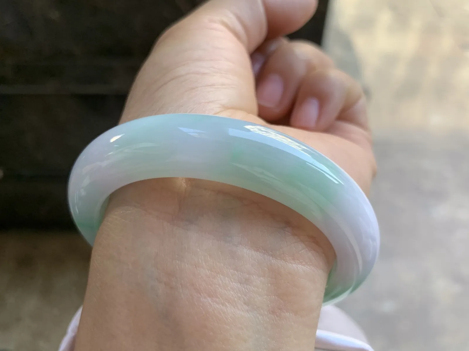 53.5-12-9mm
淡春彩手镯 底子细腻 颜色漂亮 性价比推荐