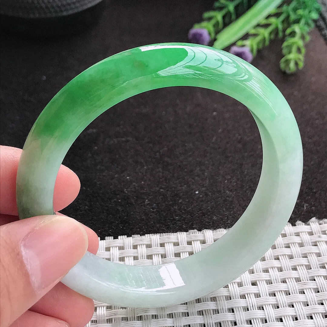 天然A货翡翠56.5/12.9/8.3老坑精美飘阳绿手镯宽边玉手镯