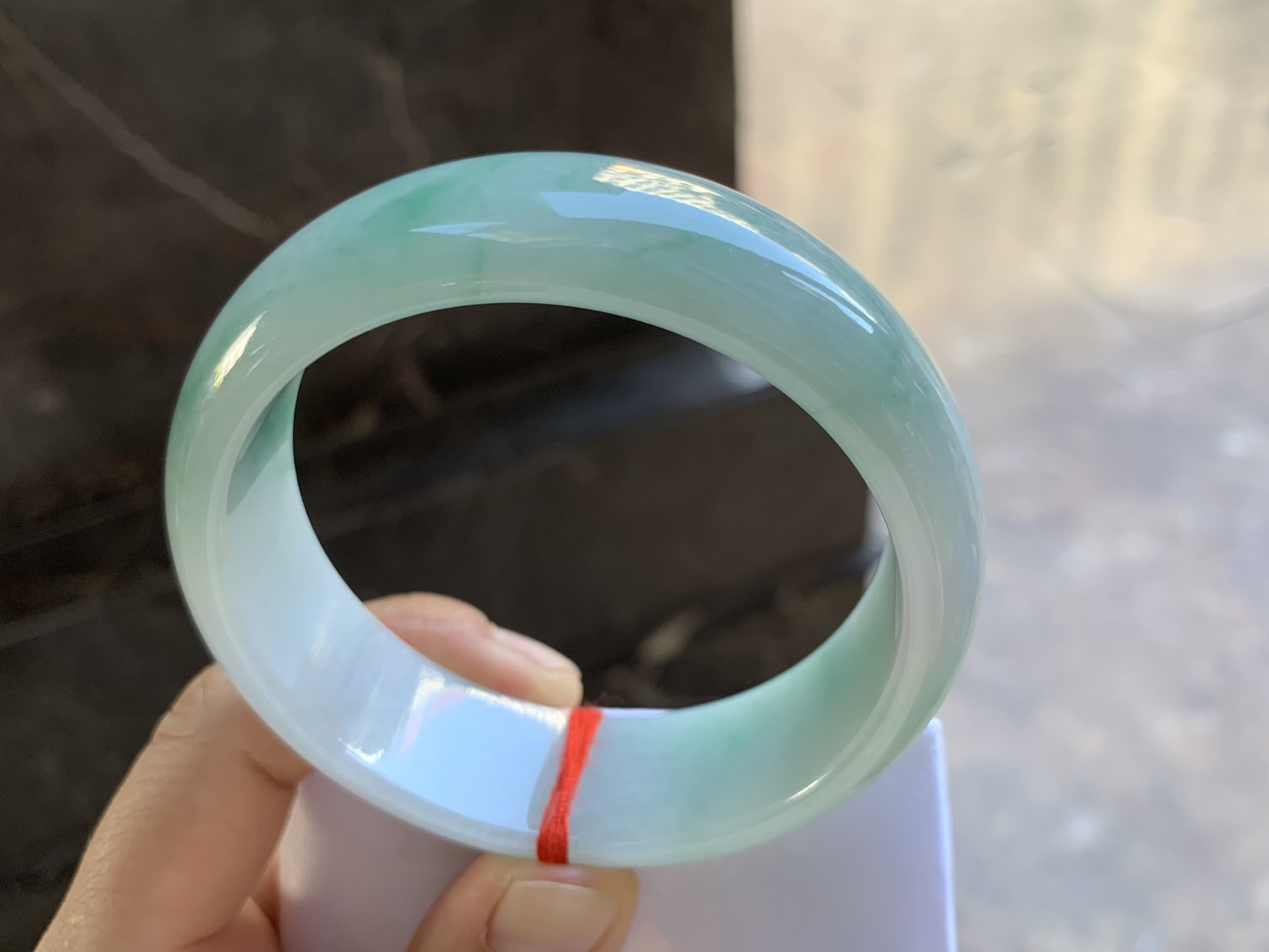 57.5-18.7-7.5mm
宽版飘花手镯 底子细腻 宽版大气