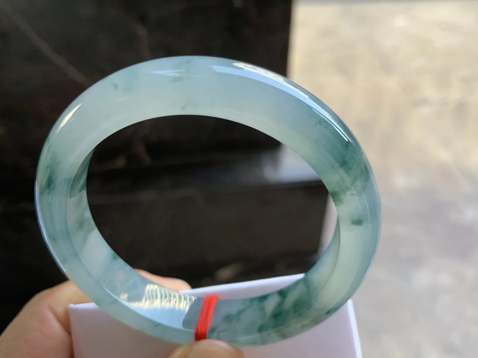 57-12.3-8.6mm
冰种飘花手镯 水润冰透 花色灵动