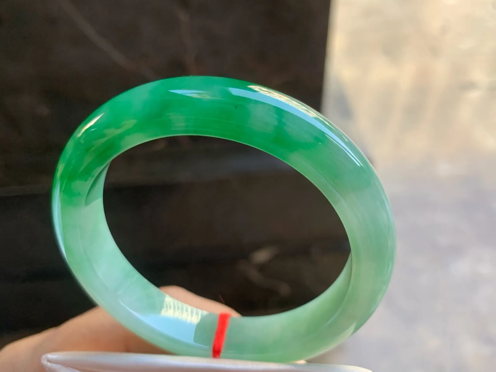 56-11.7-8.6mm
带色手镯 底子细腻 有种有色 上手漂亮