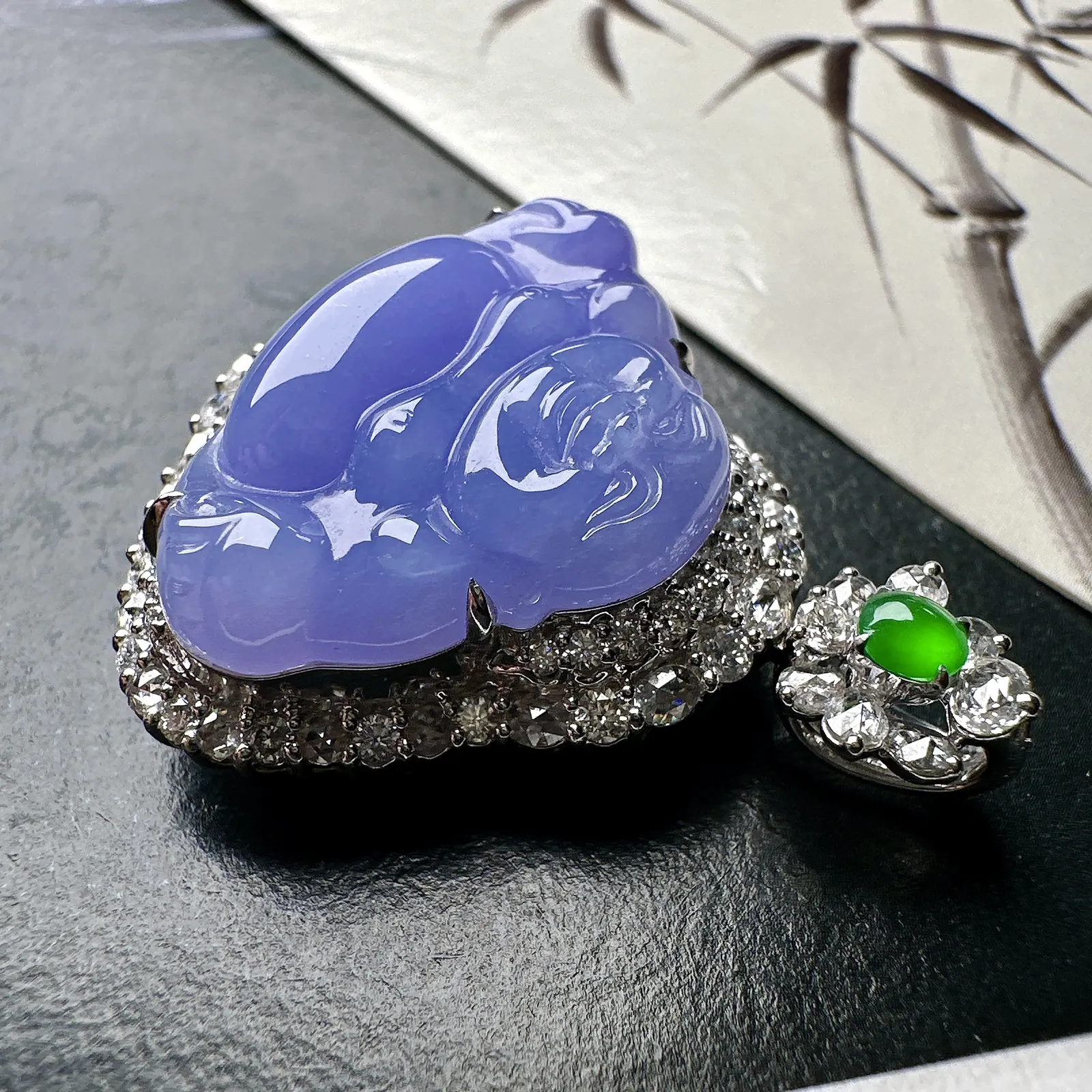 【冰种紫佛吊坠】种水很不错、质地细腻水润，形状很饱满，18K金钻豪华镶嵌，裸石尺寸18.4*27.1*6毫米