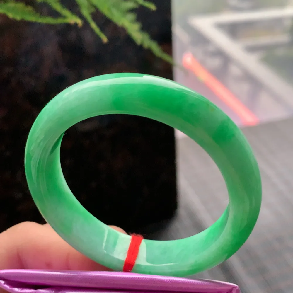 正圈一大圈阳绿 无瑕 尺寸:51.6/12/8.1 色好🥰🥰