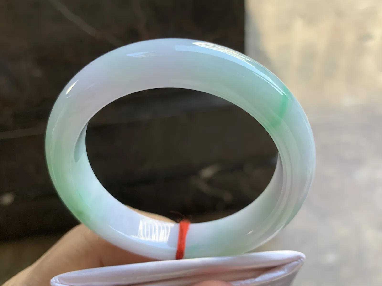 53.5-12-9mm
淡春彩手镯 底子细腻 颜色漂亮 性价比推荐