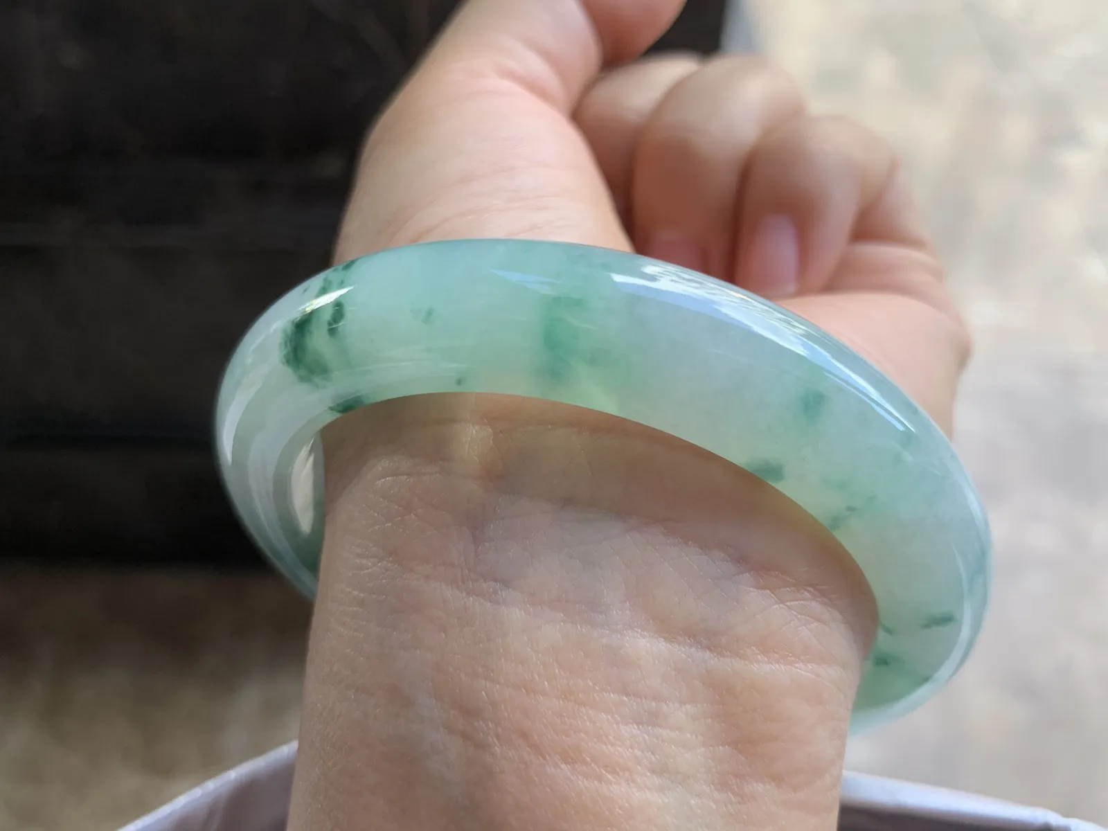 58.5-13-9.7mm
冰种飘花手镯 水润光泽 花色漂亮